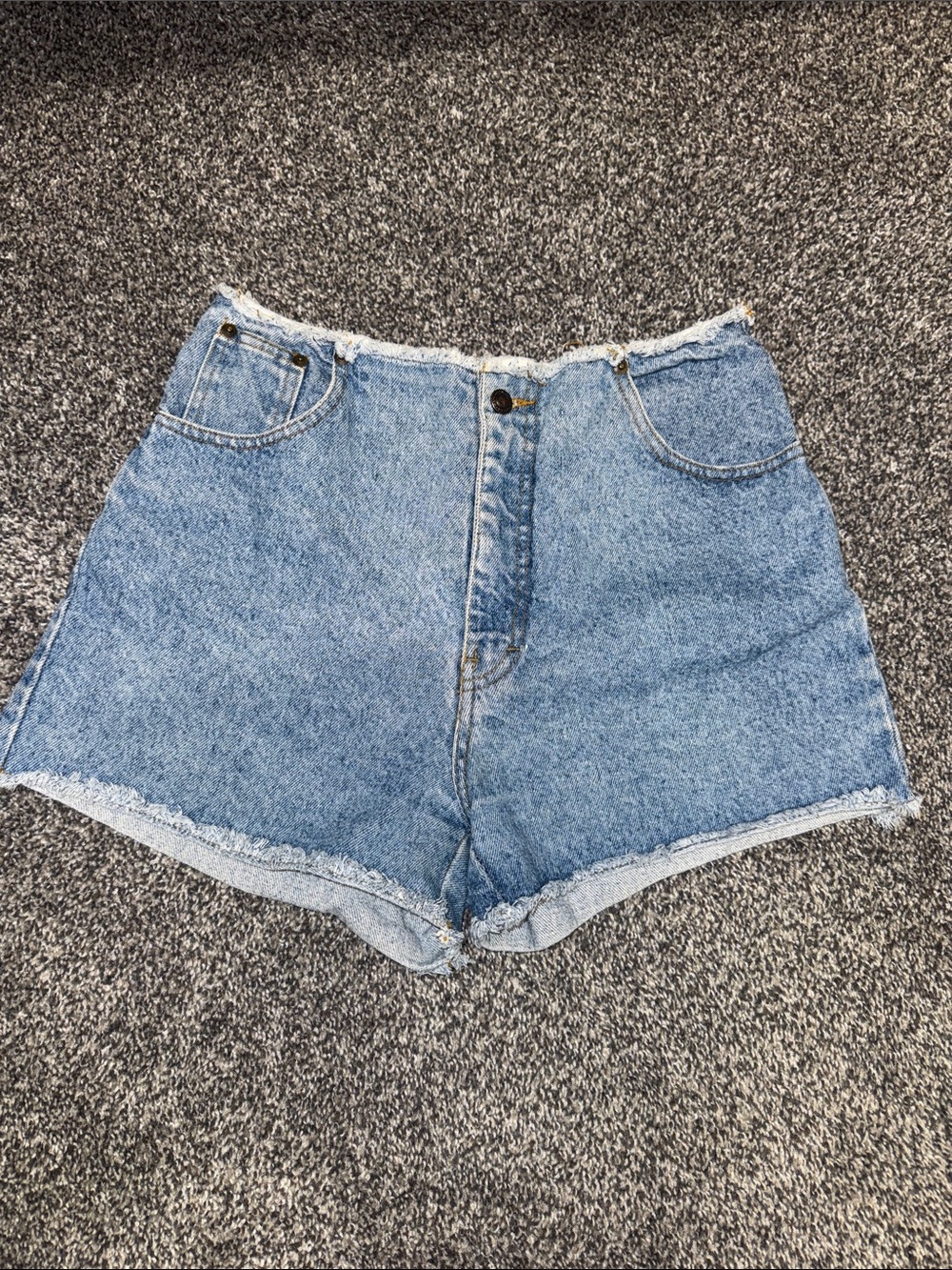 Vintage Attitude Apparal Frayed High Waist shorts